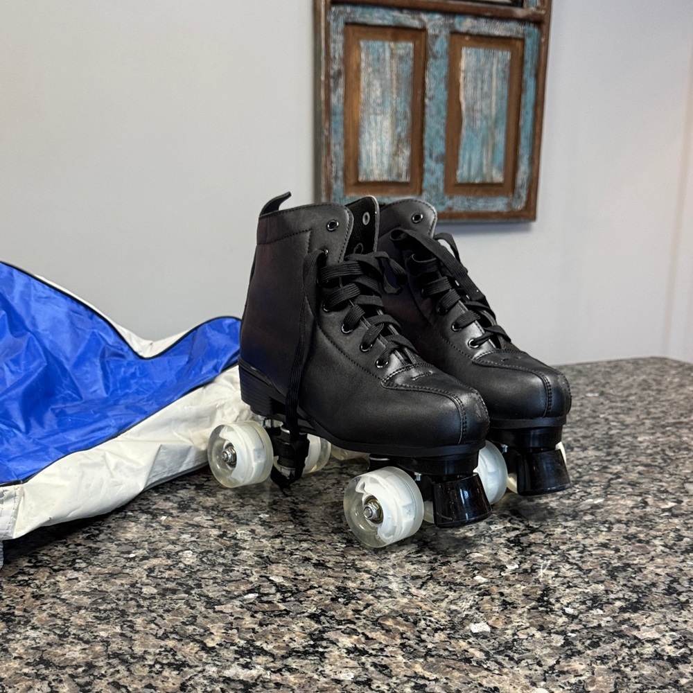 Black inline Roller Skates with light up Wheels EUC 42 9/10